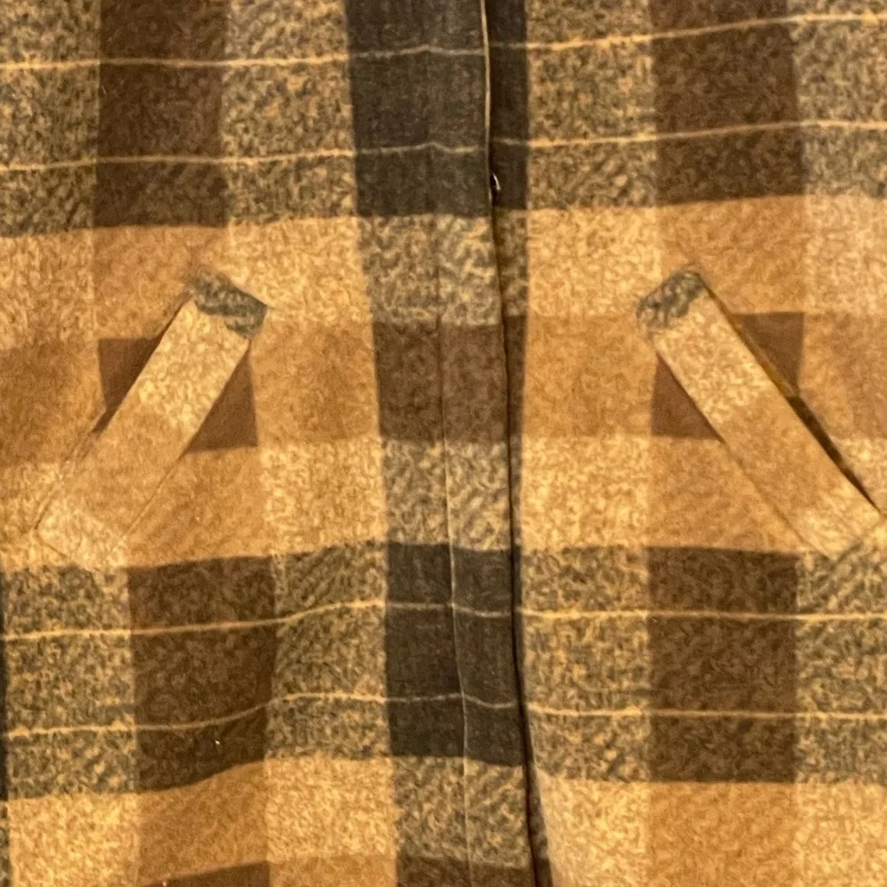 DENIM and Company size S women’s Sherpa camel plaid NWOT - Picture 2 of 6